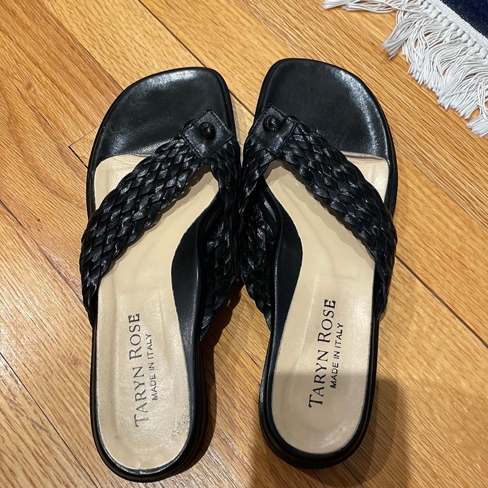 Taryn Rose flip flop sandals. Size 40 1/2.